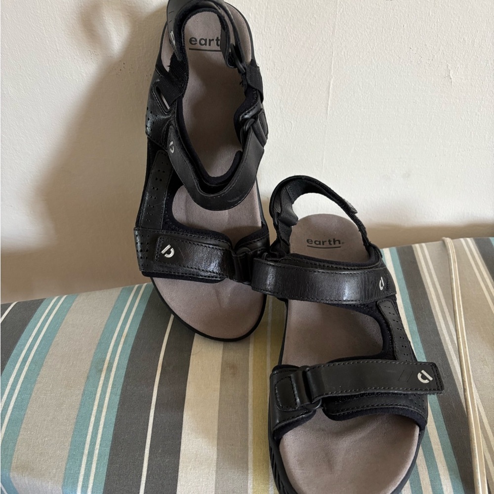 Earth Women's Black Sandals
